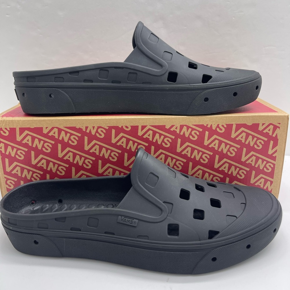 Vans Slip-On Clogs Slip-On Mule Trk
Black
VN0005V8BLK Tracking Sneakers